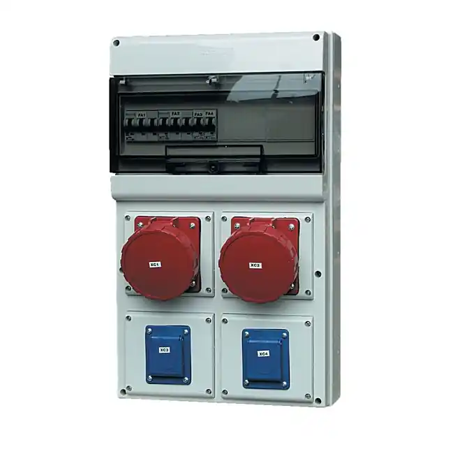 Profesionální SCAME Skříň 1x32A 5P,1x16A 5P,4x230V jištěná+chránič FI40